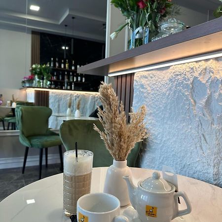 Coliseum Hotel Calafat Buitenkant foto
