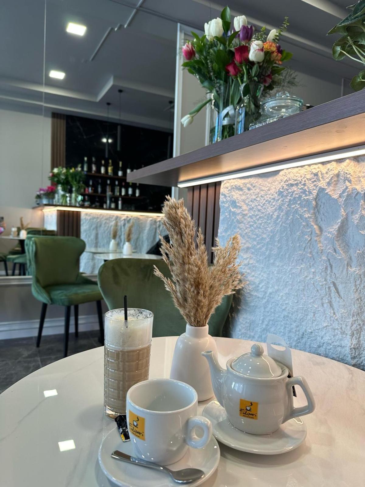 Coliseum Hotel Calafat Buitenkant foto
