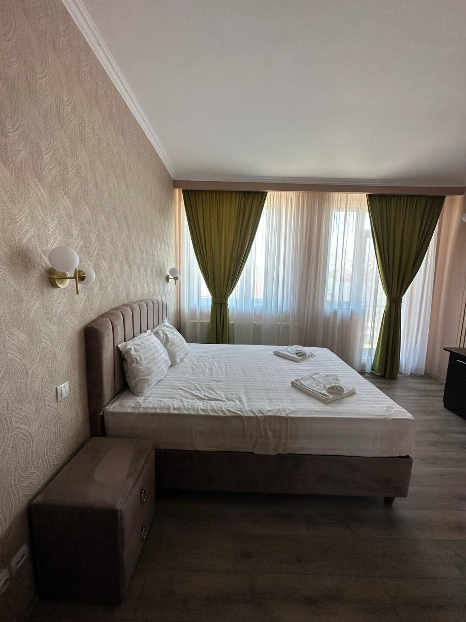 Coliseum Hotel Calafat Buitenkant foto