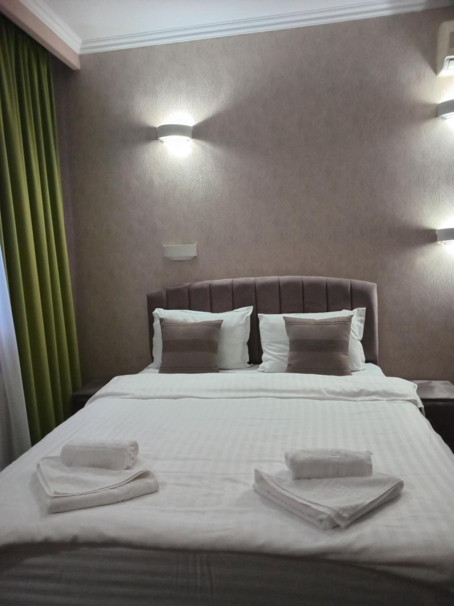 Coliseum Hotel Calafat Buitenkant foto