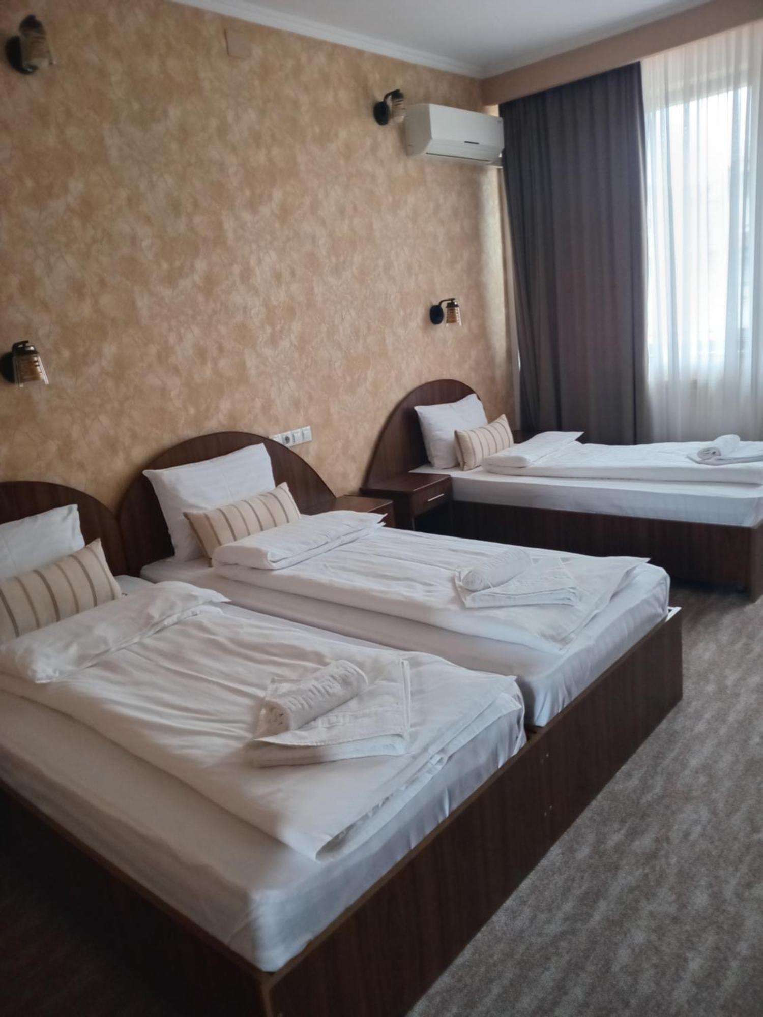 Coliseum Hotel Calafat Buitenkant foto