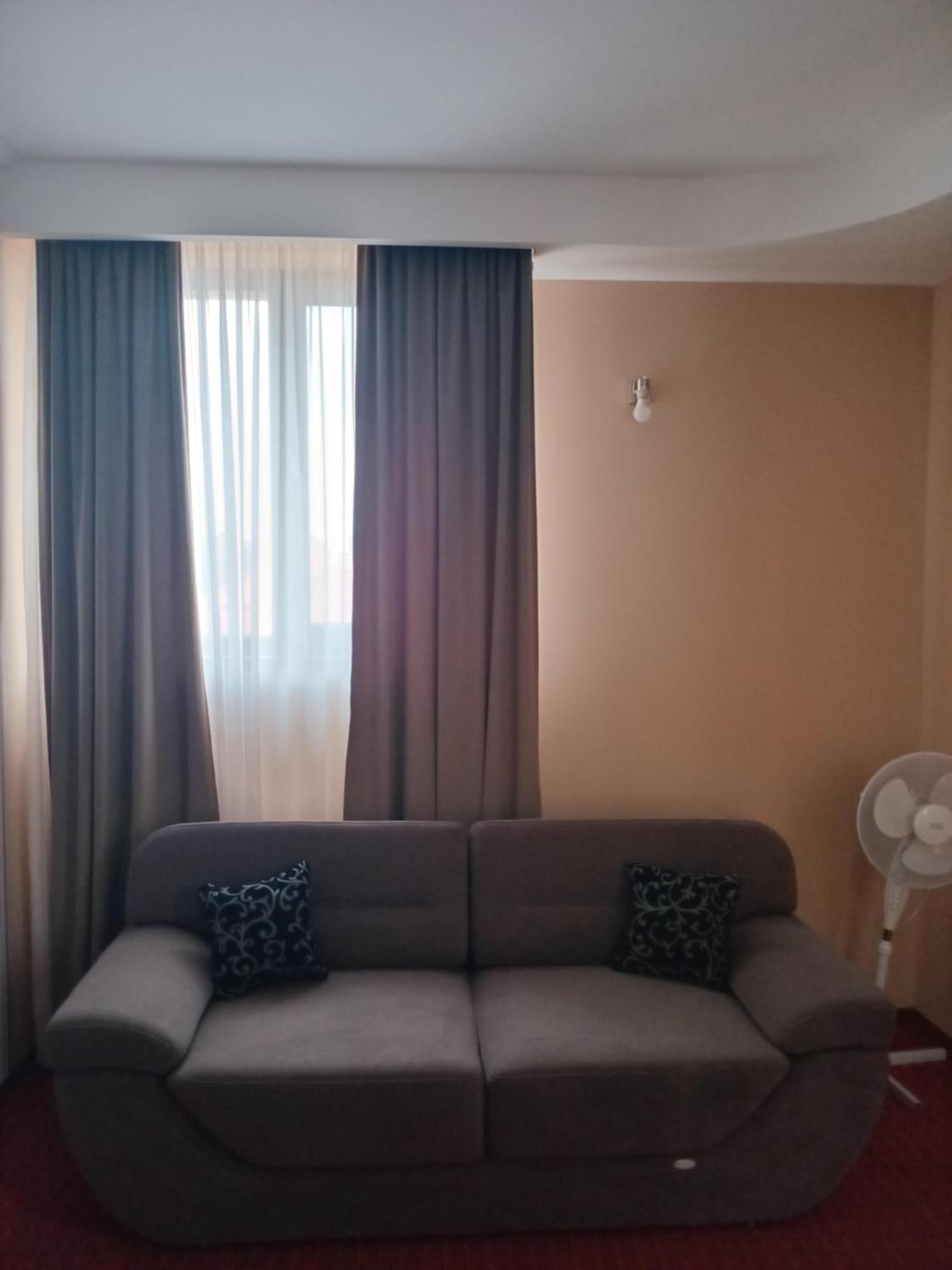Coliseum Hotel Calafat Buitenkant foto