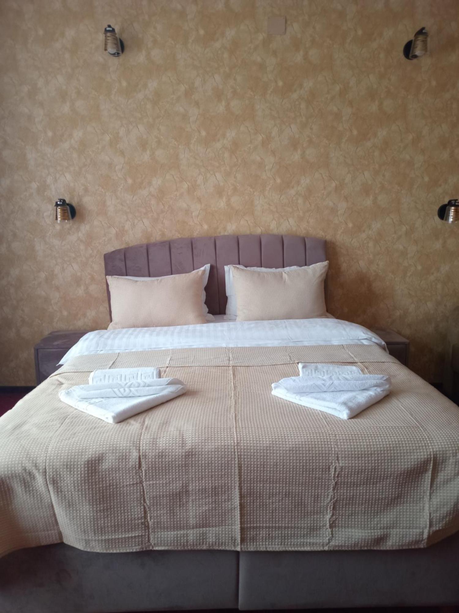 Coliseum Hotel Calafat Buitenkant foto